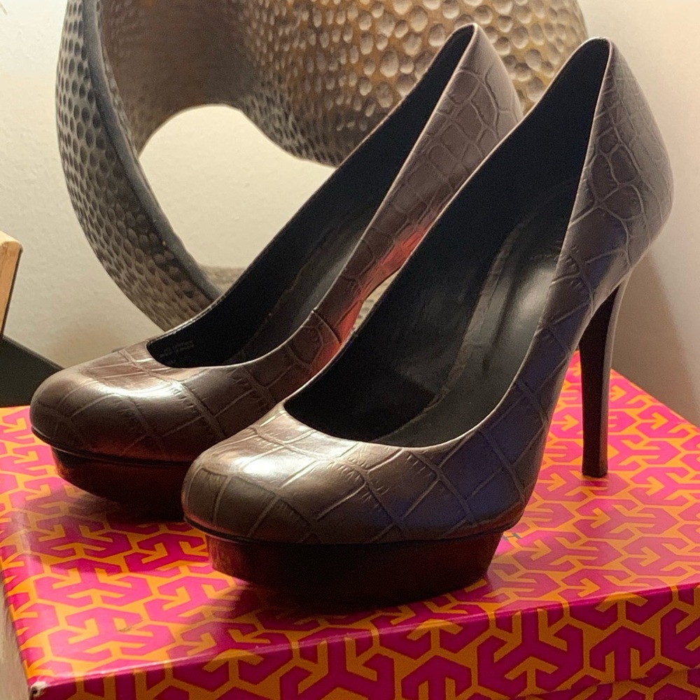 Tory Burch brown crocodile leather pumps